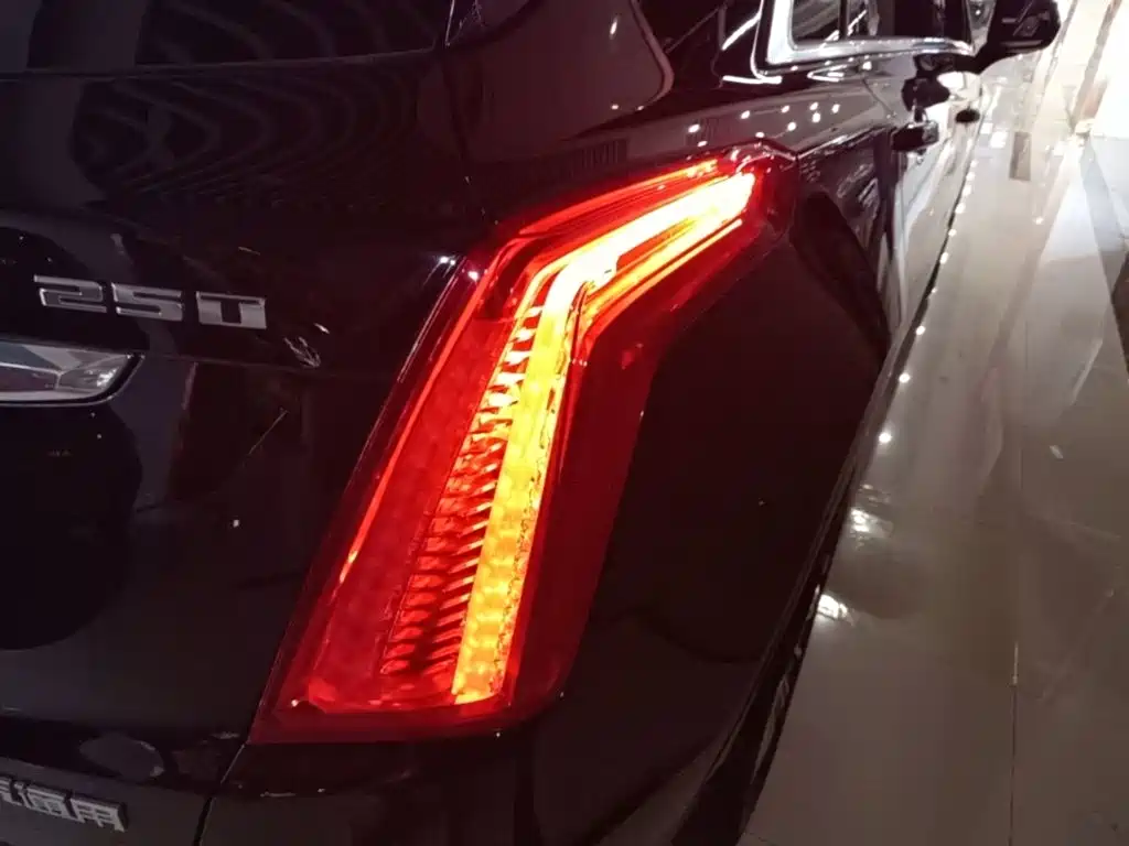Cadillac XT5 — фото 8
