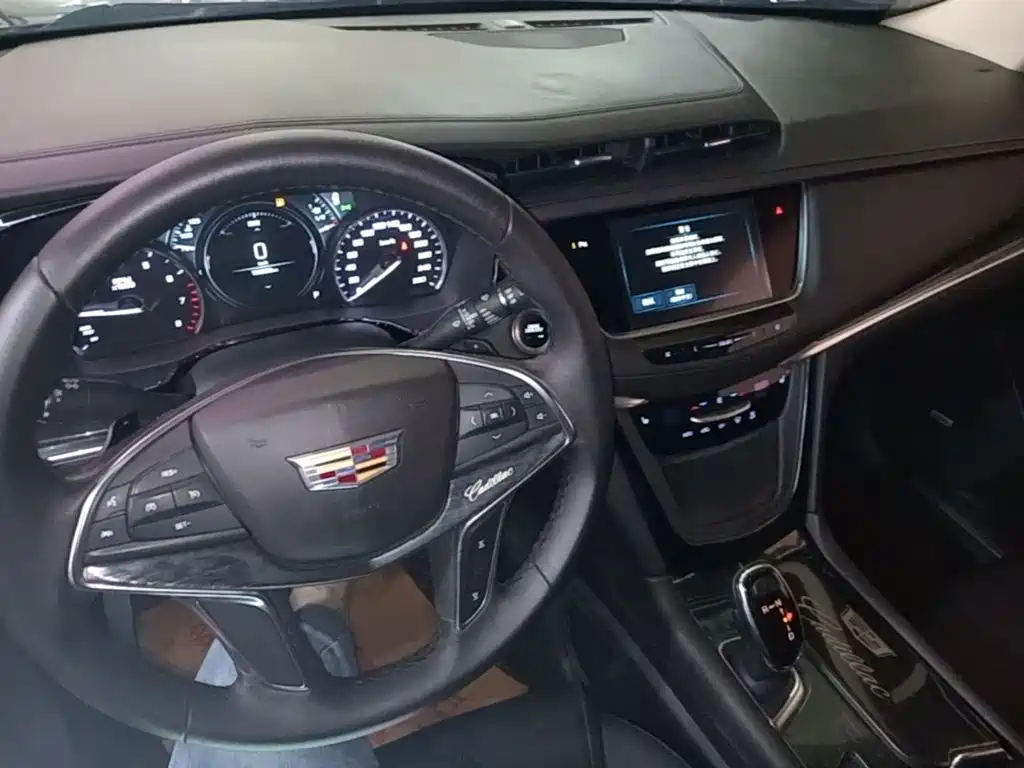 Cadillac XT5 — фото 10