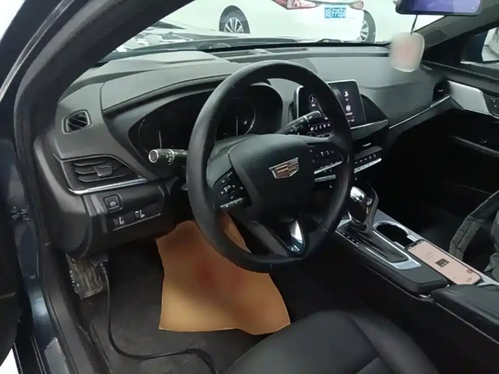 Cadillac CT4 — фото 10