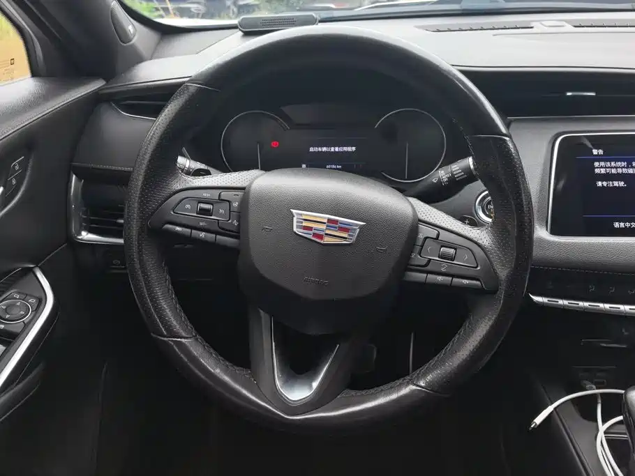 Cadillac XT4 — фото 15
