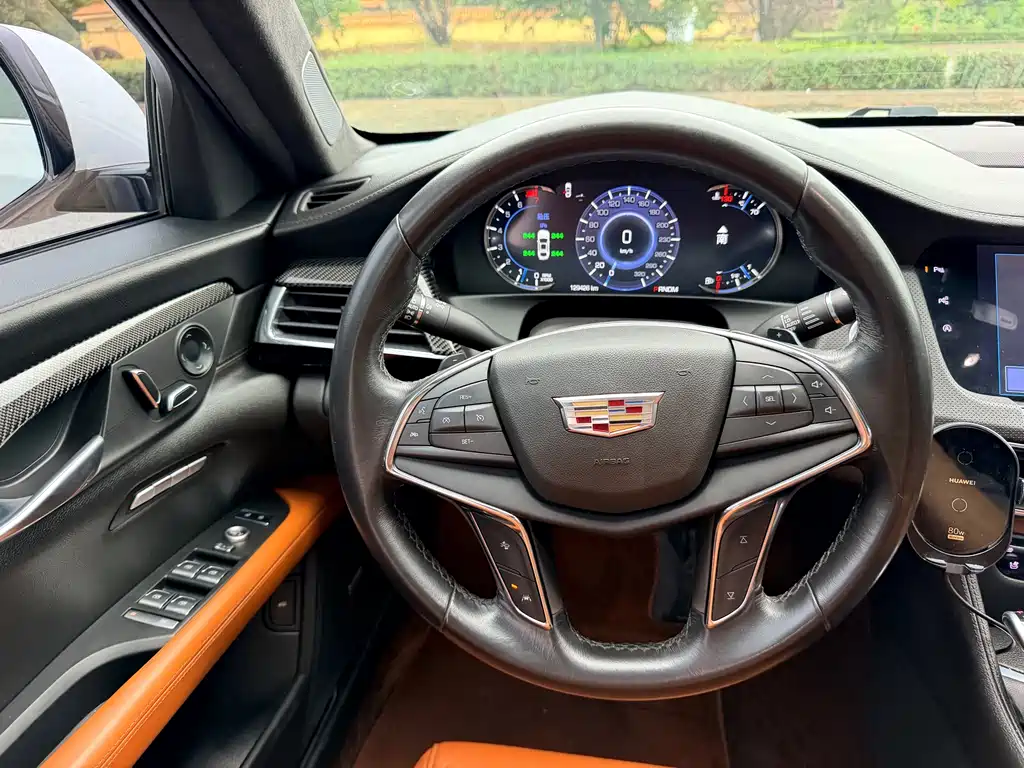 Cadillac CT6 — фото 13