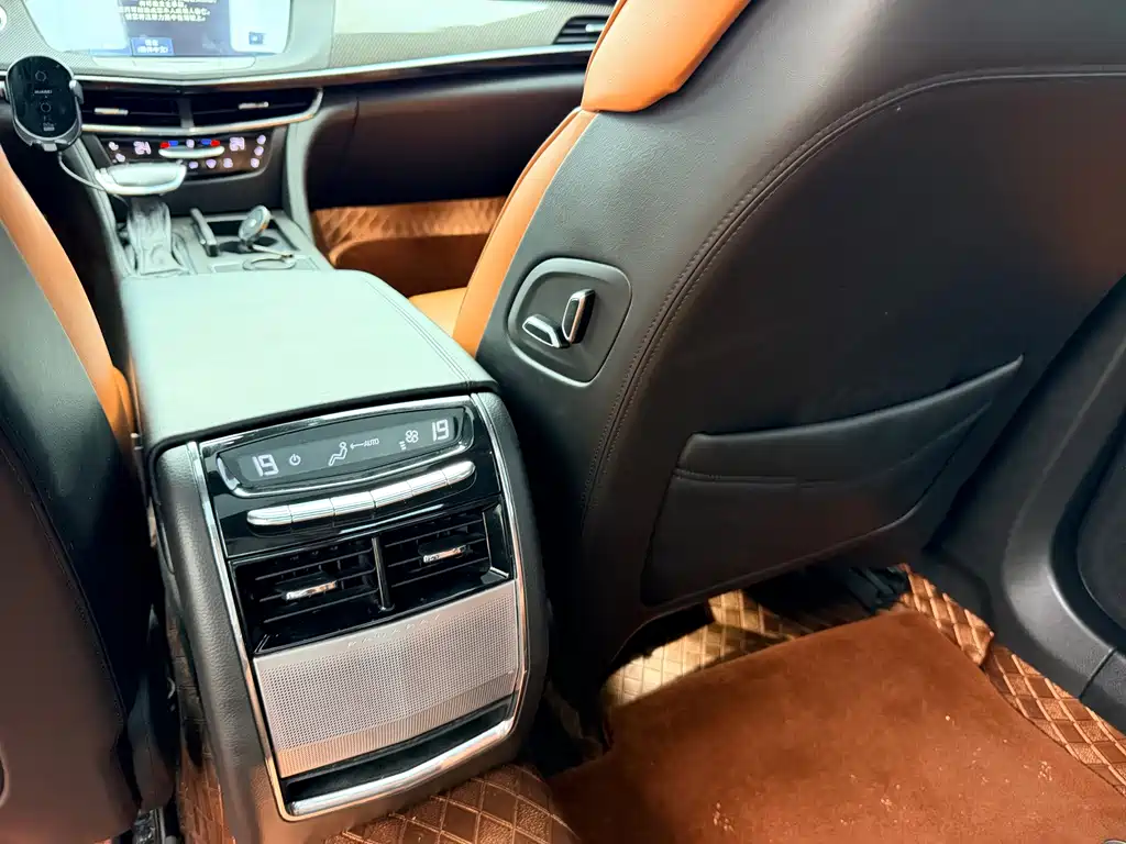 Cadillac CT6 — фото 17