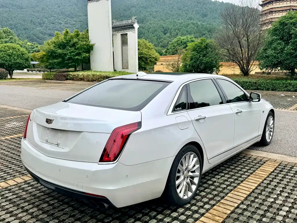 Cadillac CT6 — фото 5