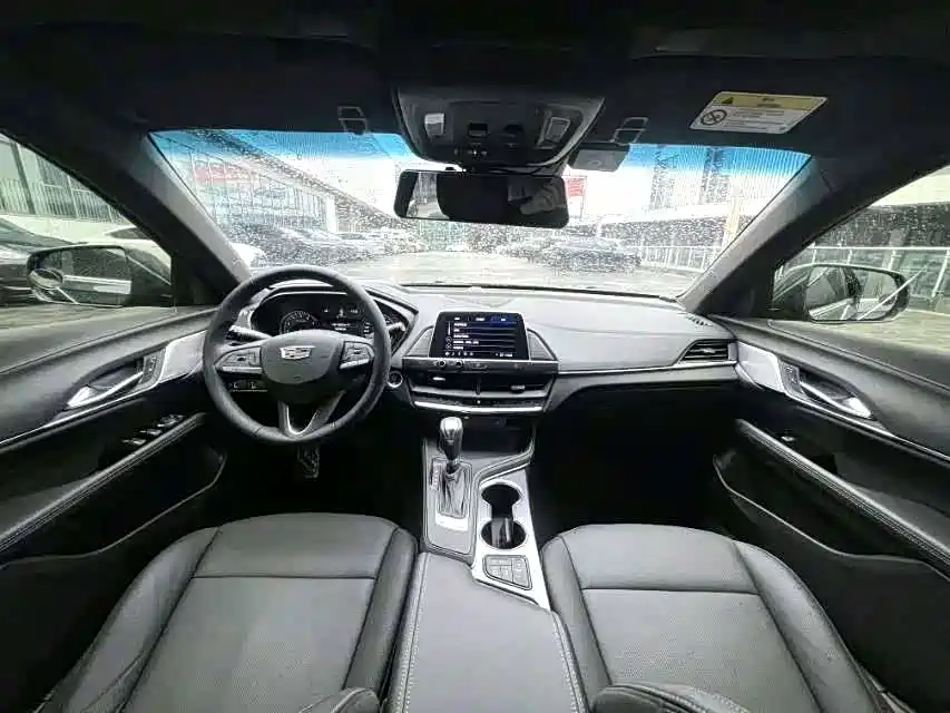 Cadillac CT4 — фото 4