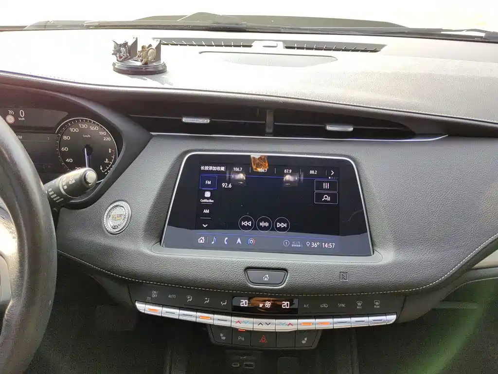 Cadillac XT4 — фото 21