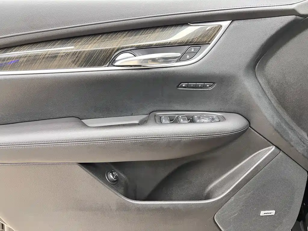 Cadillac XT5 — фото 6