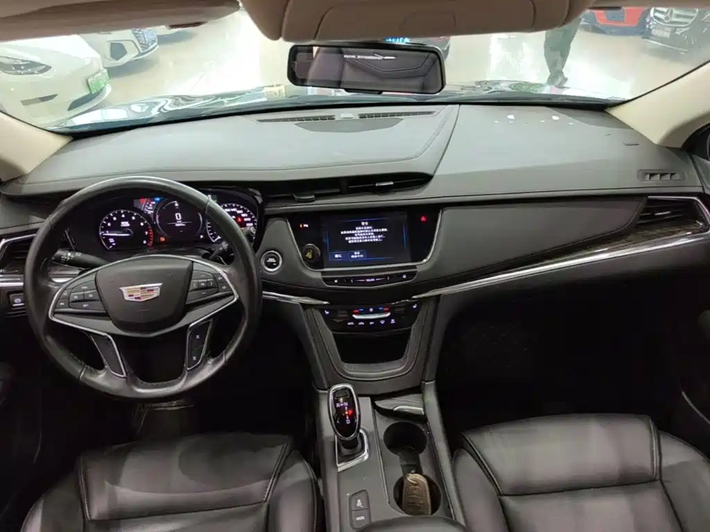 Cadillac XT5 — фото 10