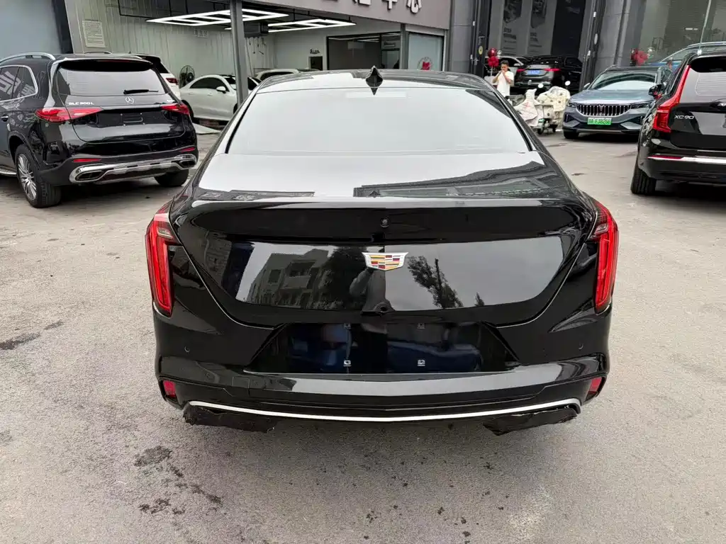 Cadillac CT4 — фото 8
