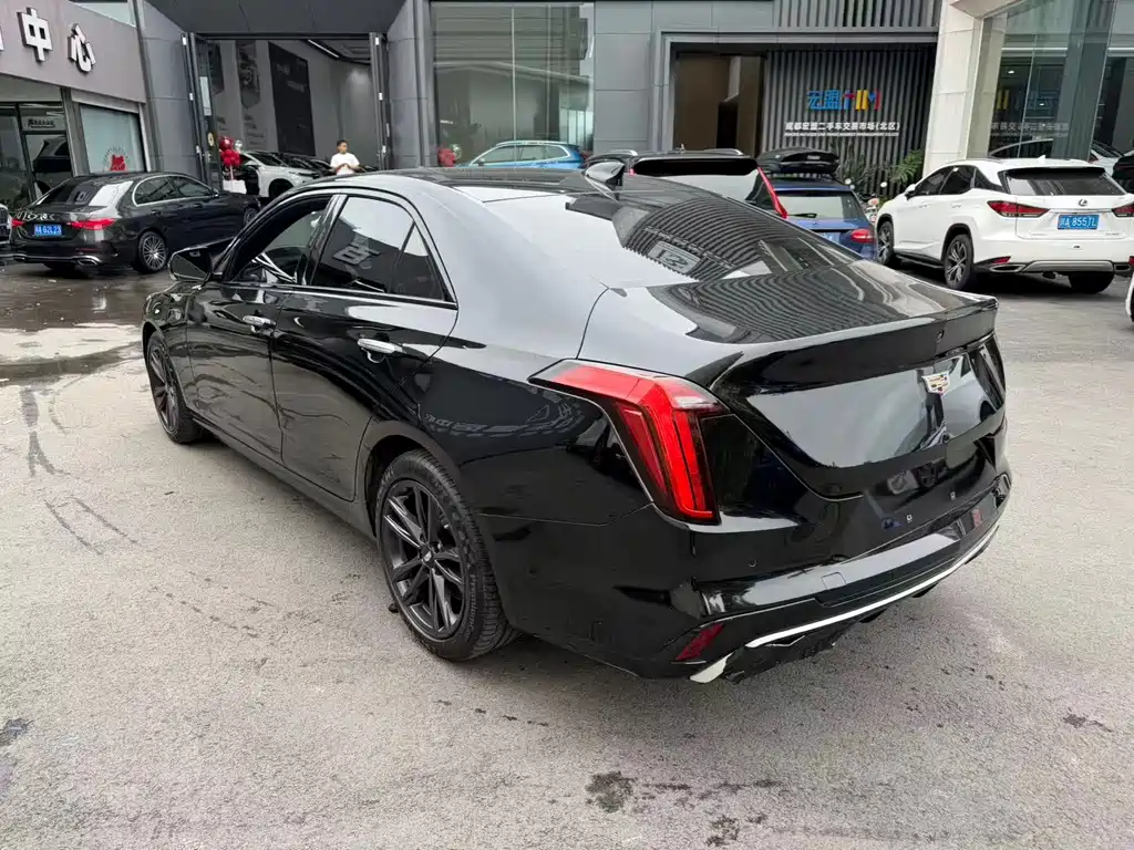Cadillac CT4 — фото 9