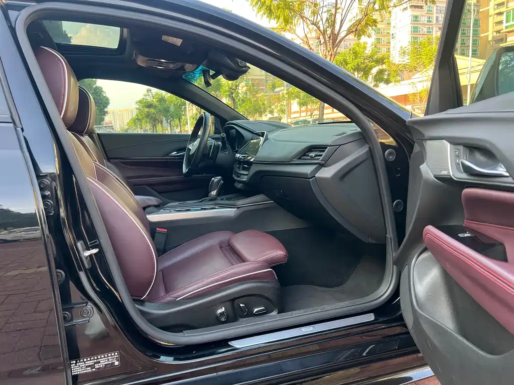 Cadillac CT4 — фото 9