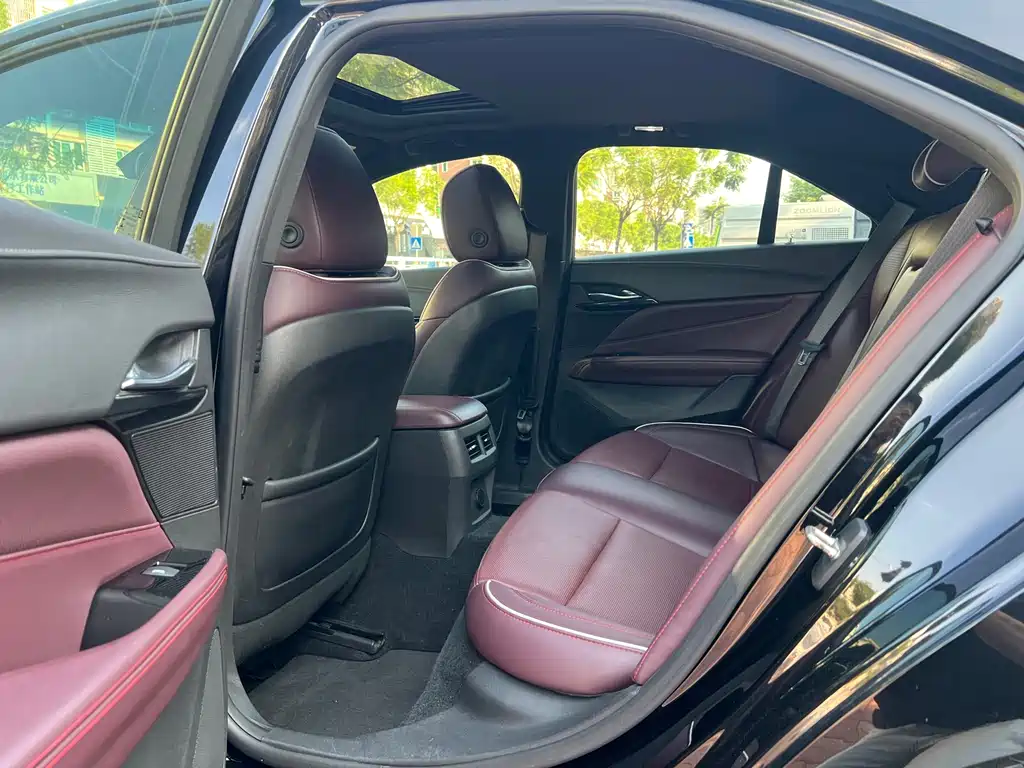 Cadillac CT4 — фото 10
