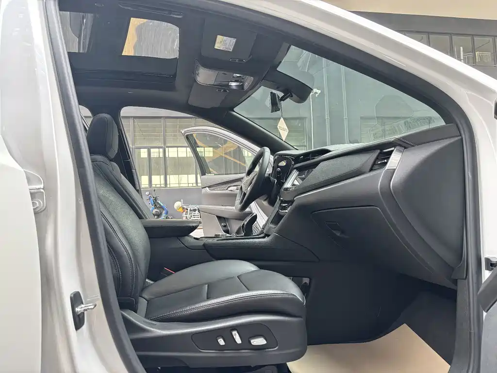 Cadillac XT5 — фото 11