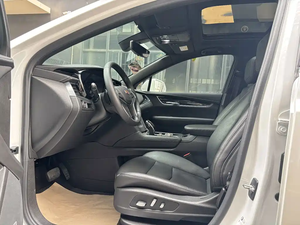 Cadillac XT5 — фото 10