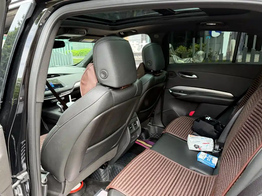 Cadillac XT4 — фото 11
