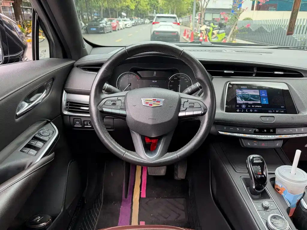 Cadillac XT4 — фото 14