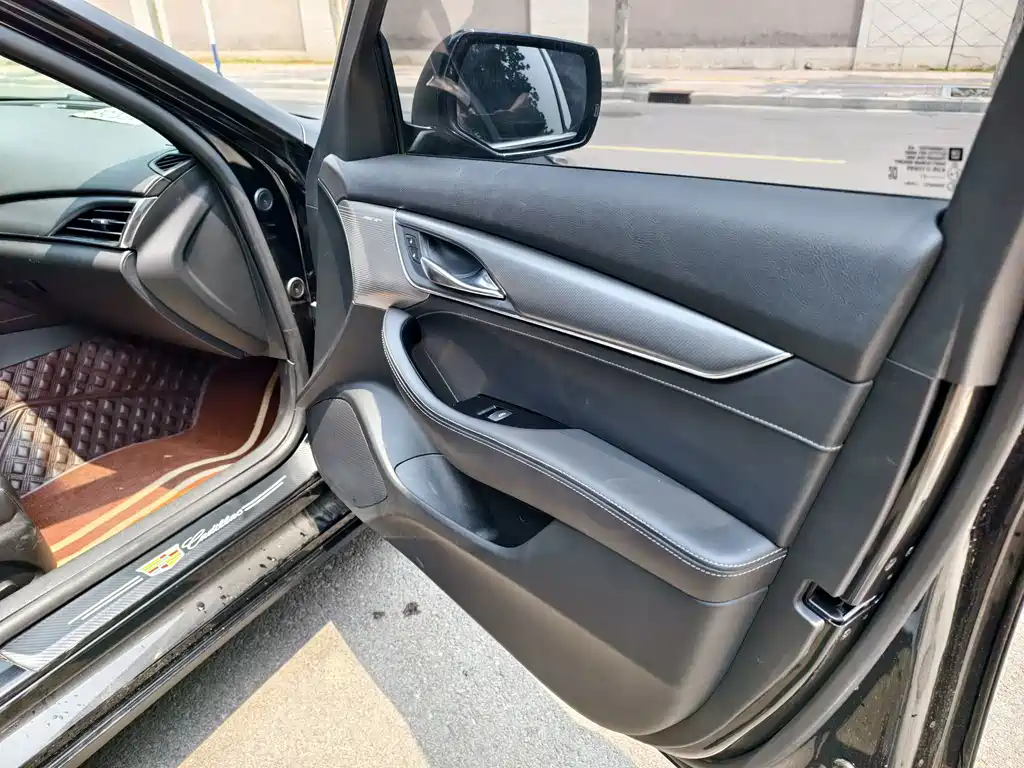 Cadillac CT5 — фото 11