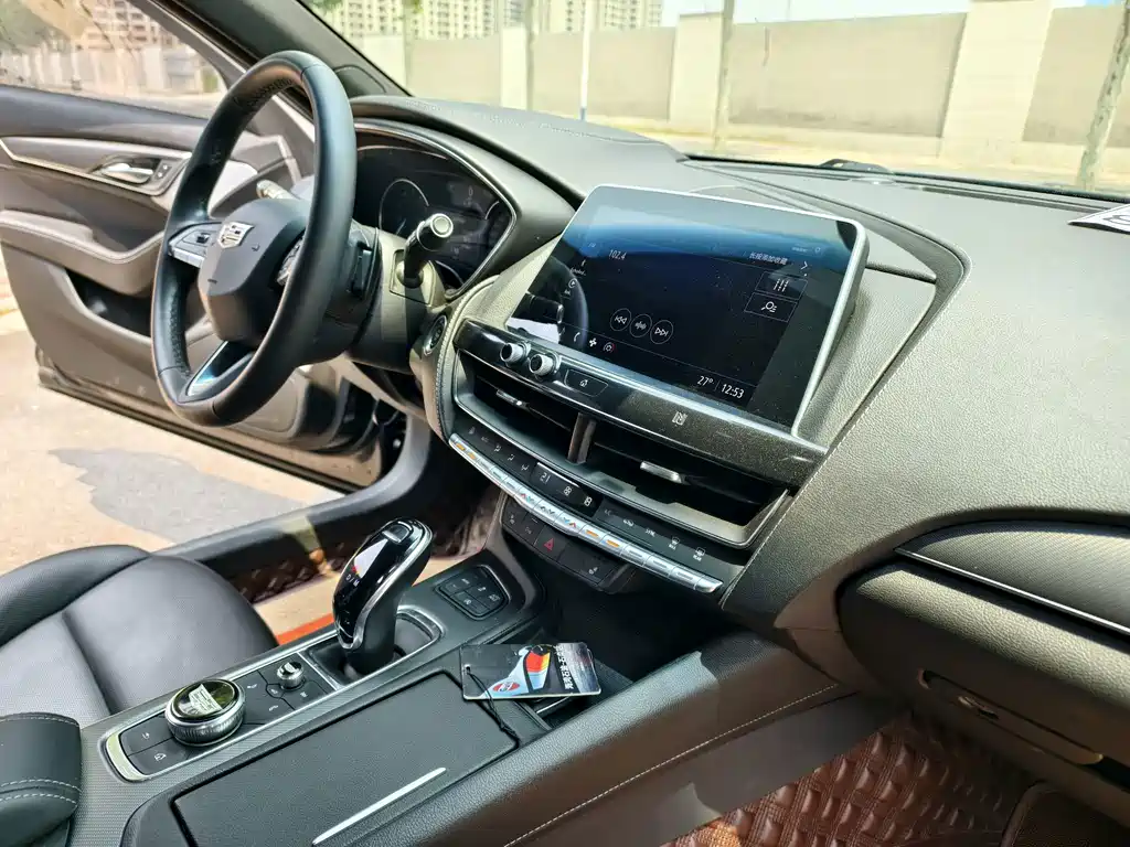 Cadillac CT5 — фото 17