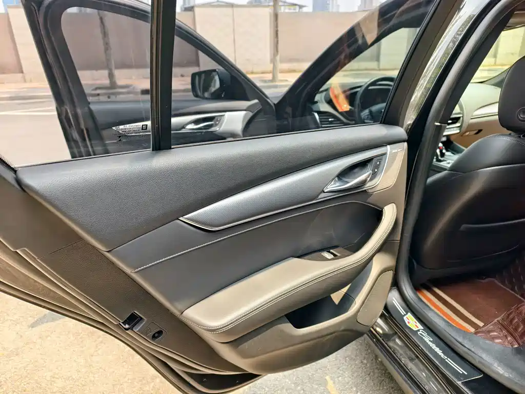 Cadillac CT5 — фото 8