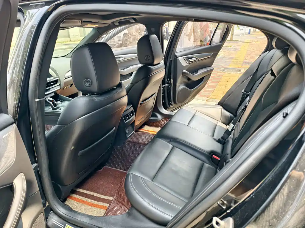 Cadillac CT5 — фото 9