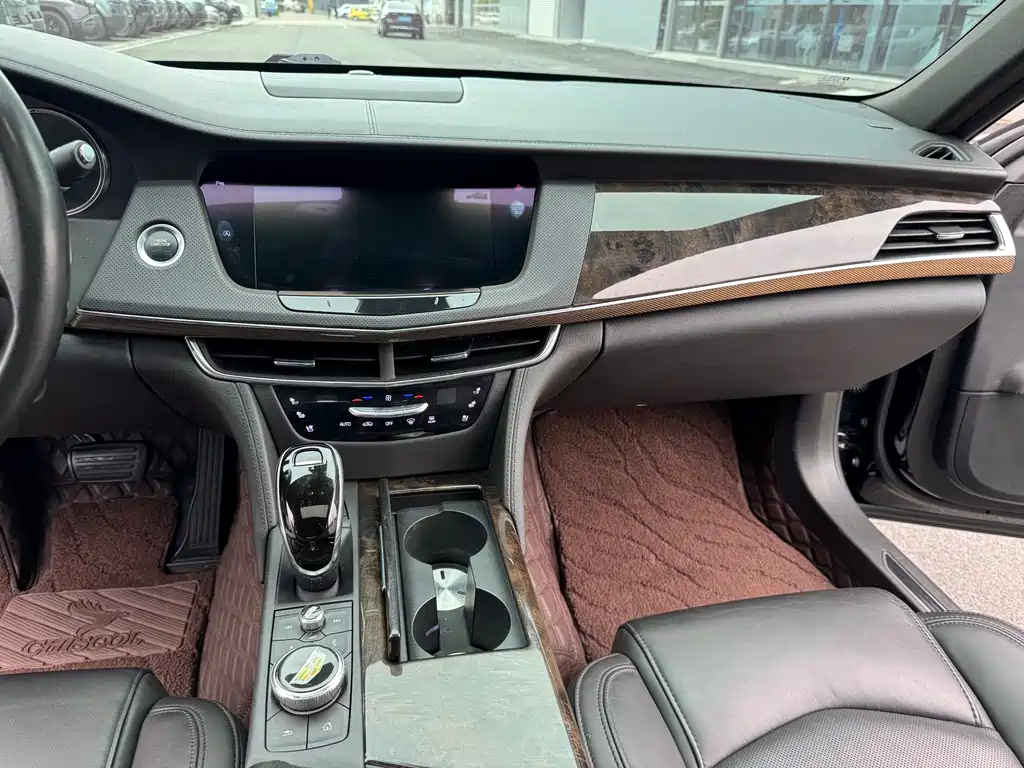 Cadillac CT6 — фото 10