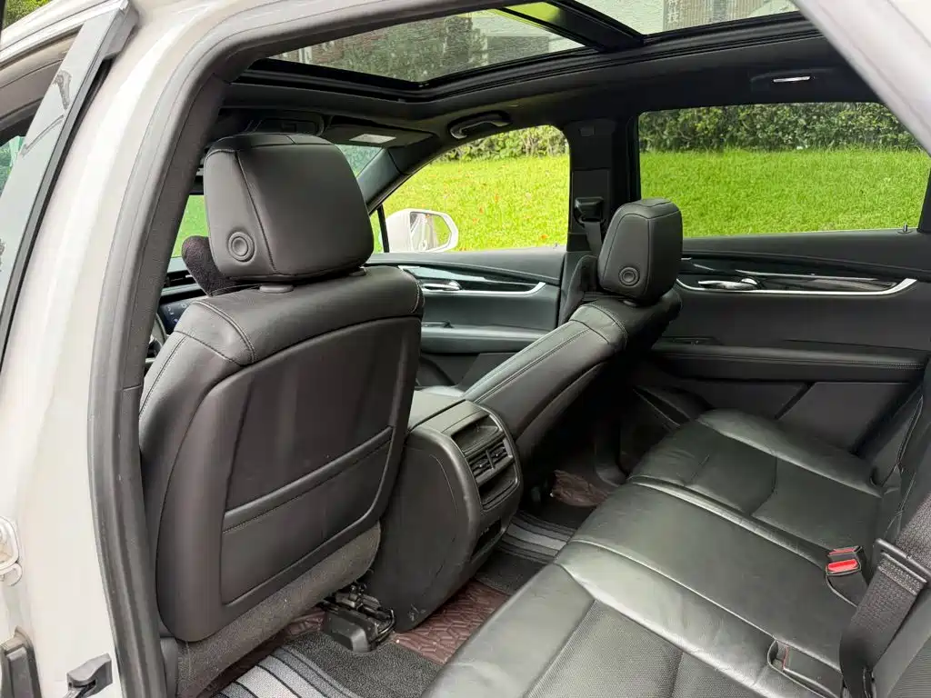 Cadillac XT5 — фото 11