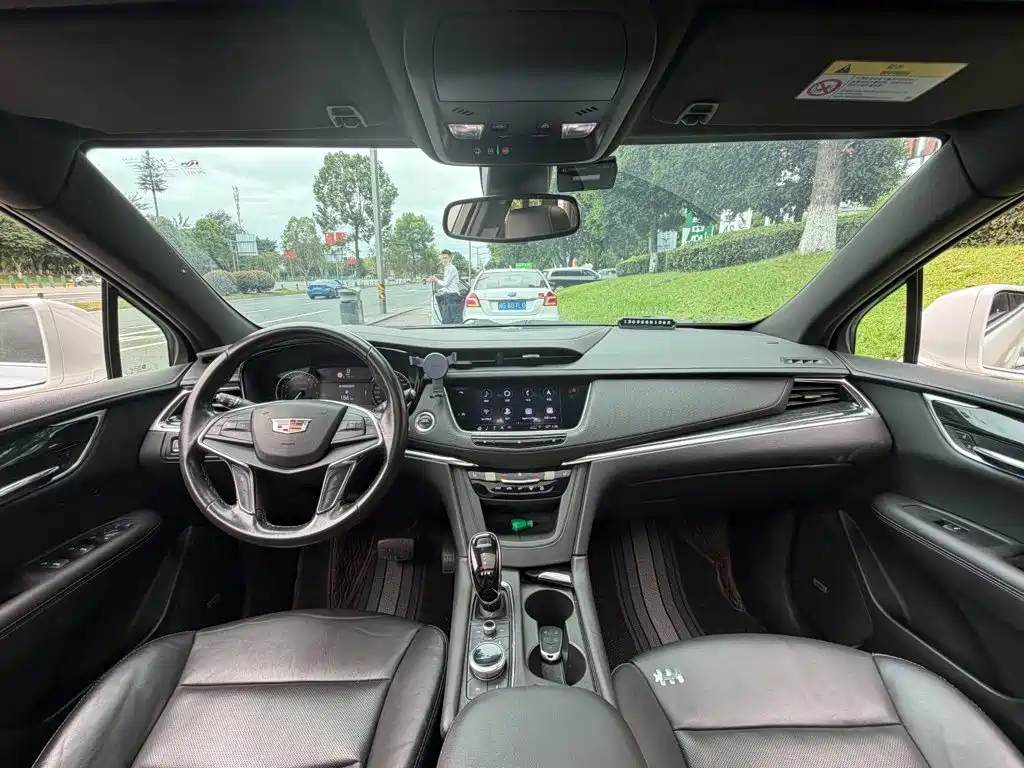 Cadillac XT5 — фото 13