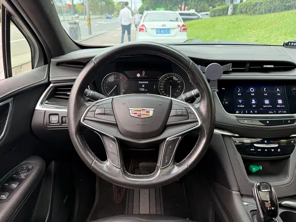 Cadillac XT5 — фото 14