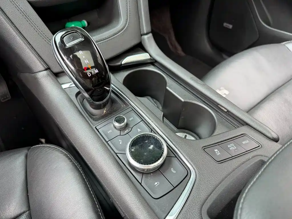 Cadillac XT5 — фото 9