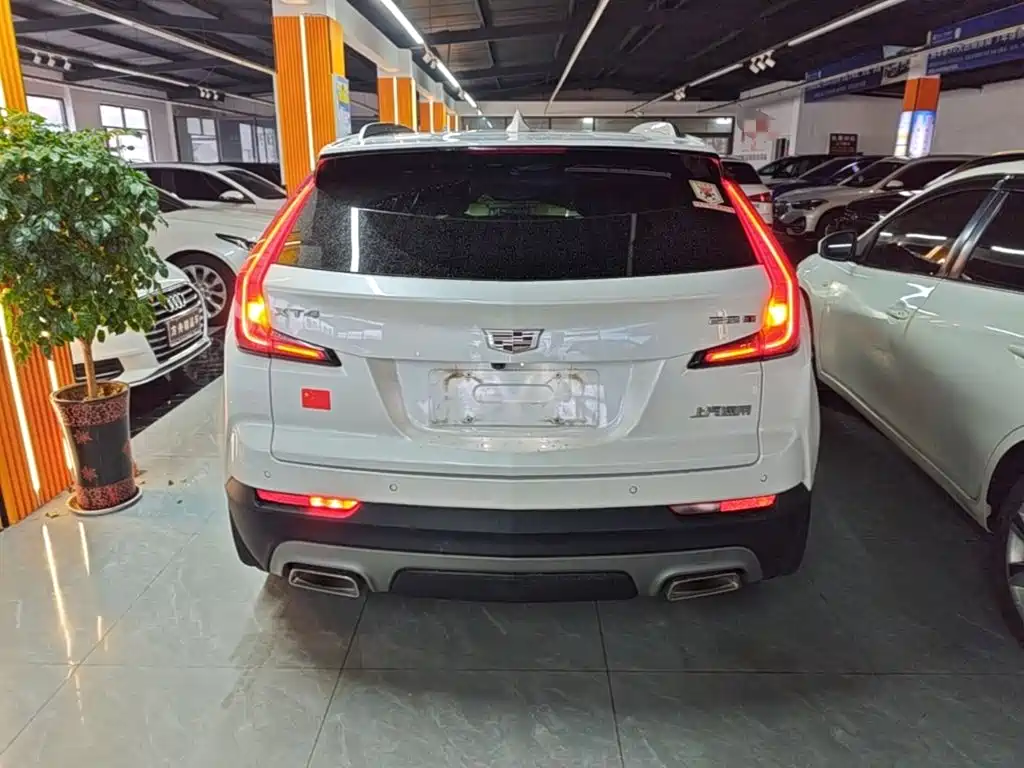 Cadillac XT4 — фото 6