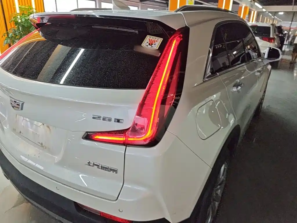 Cadillac XT4 — фото 8