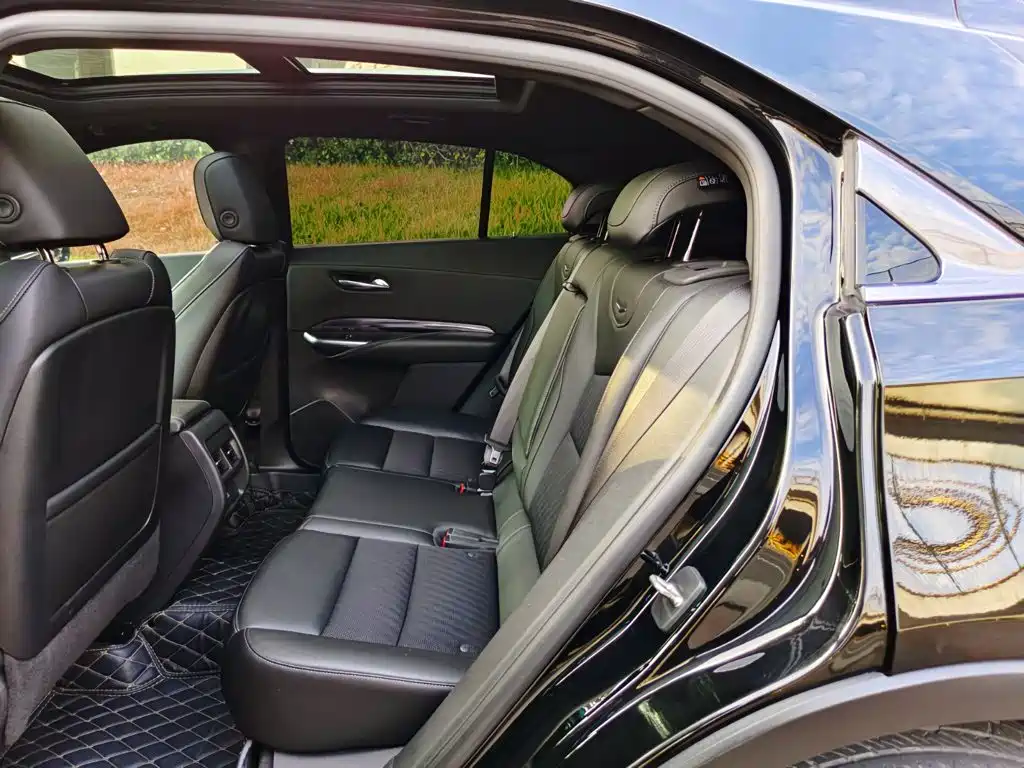 Cadillac XT4 — фото 11