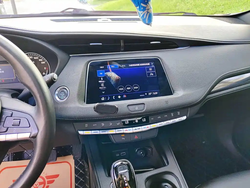 Cadillac XT4 — фото 9