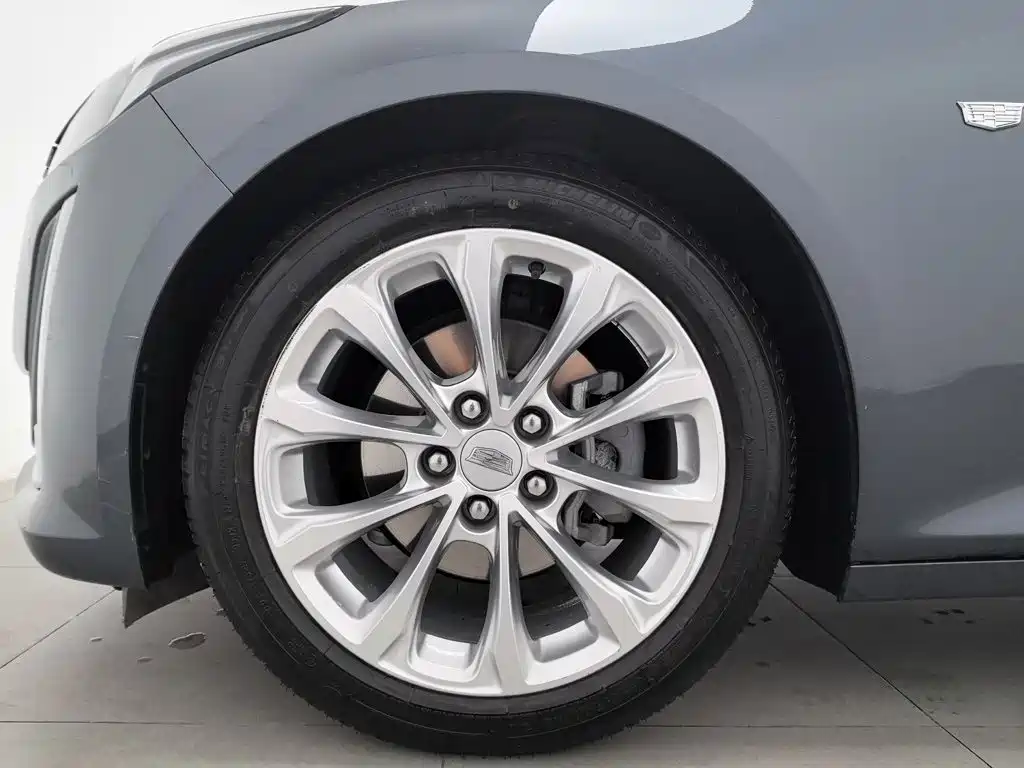Cadillac CT5 — фото 17