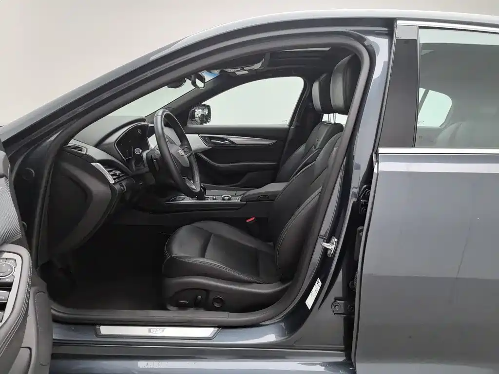 Cadillac CT5 — фото 10