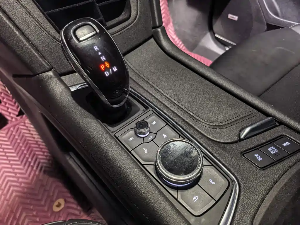 Cadillac XT5 — фото 14