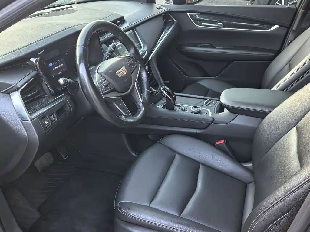 Cadillac XT5 — фото 7