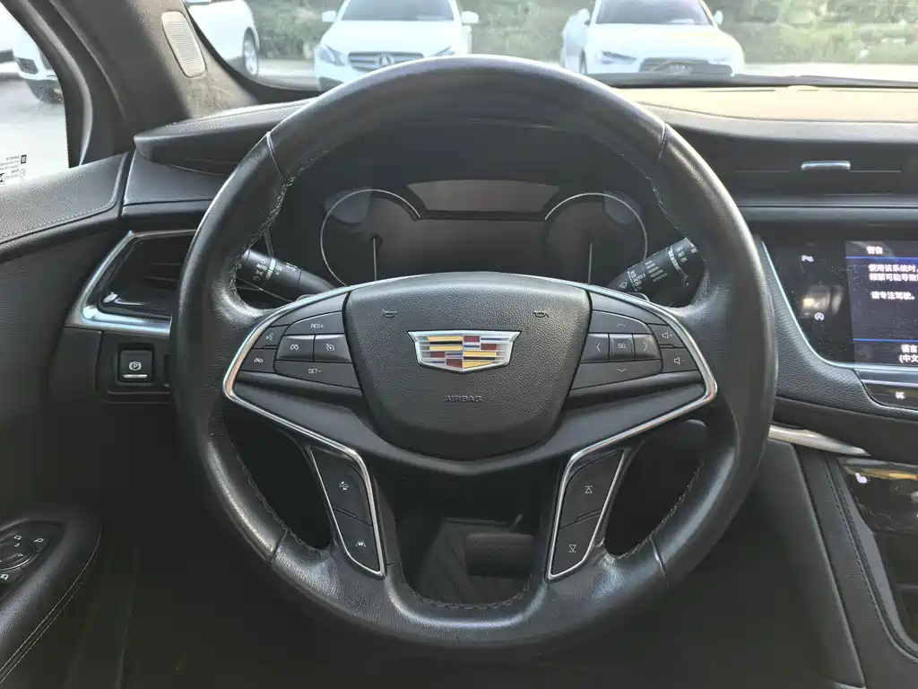 Cadillac XT5 — фото 9