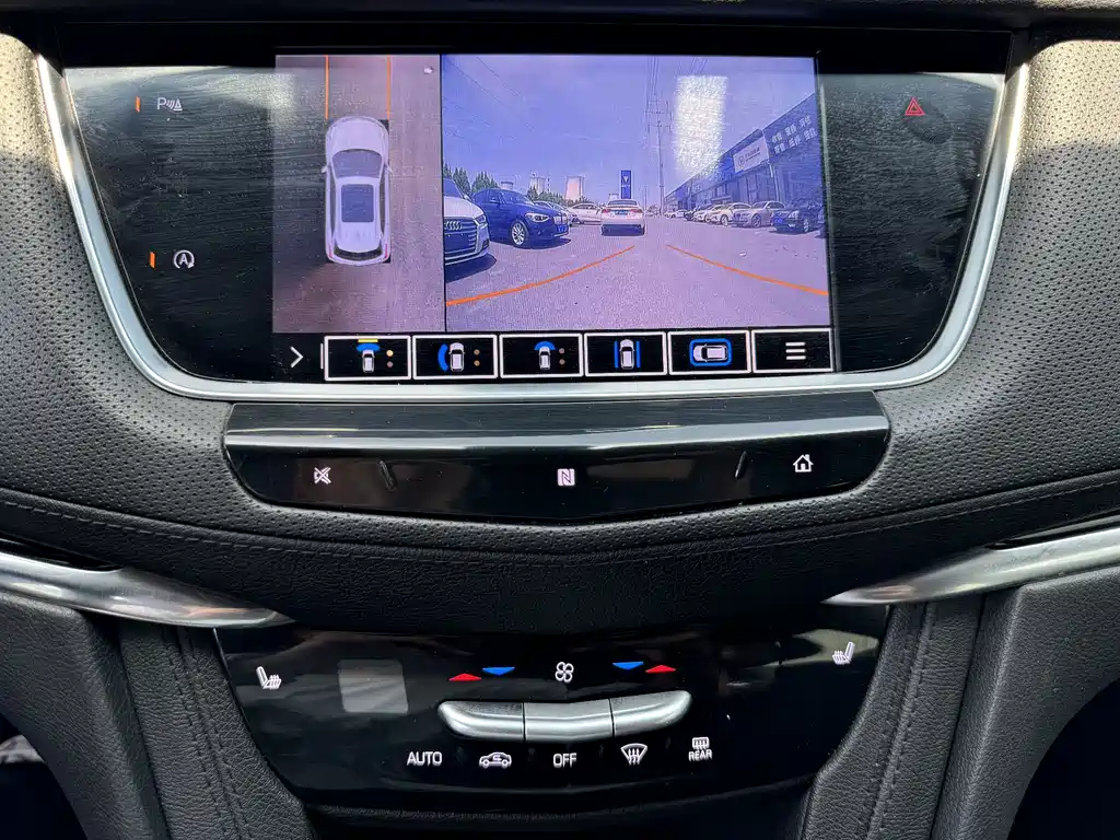 Cadillac XT5 — фото 10