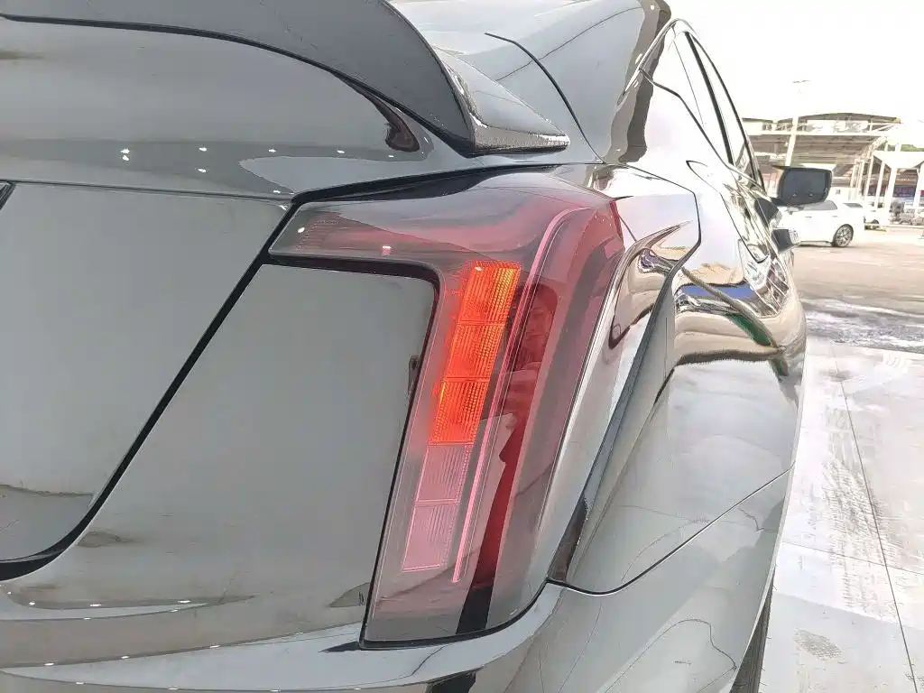 Cadillac CT5 — фото 10