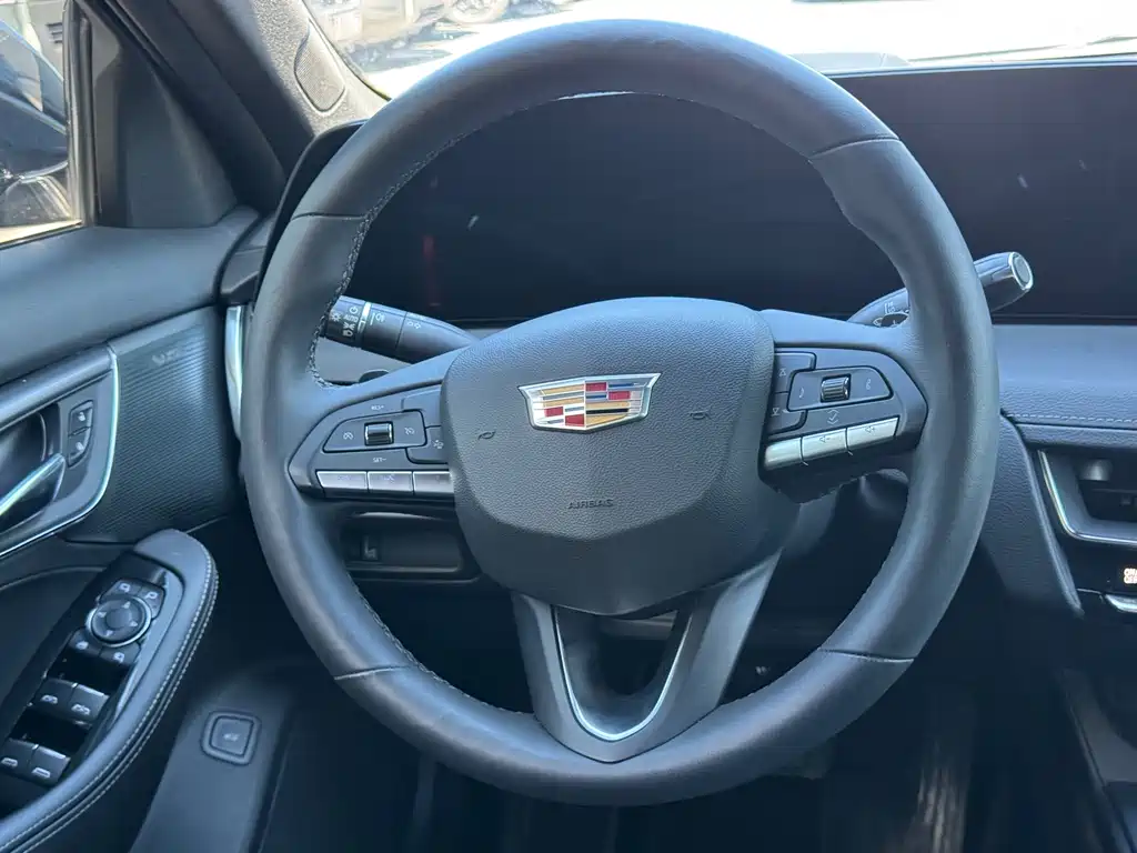 Cadillac CT5 — фото 11