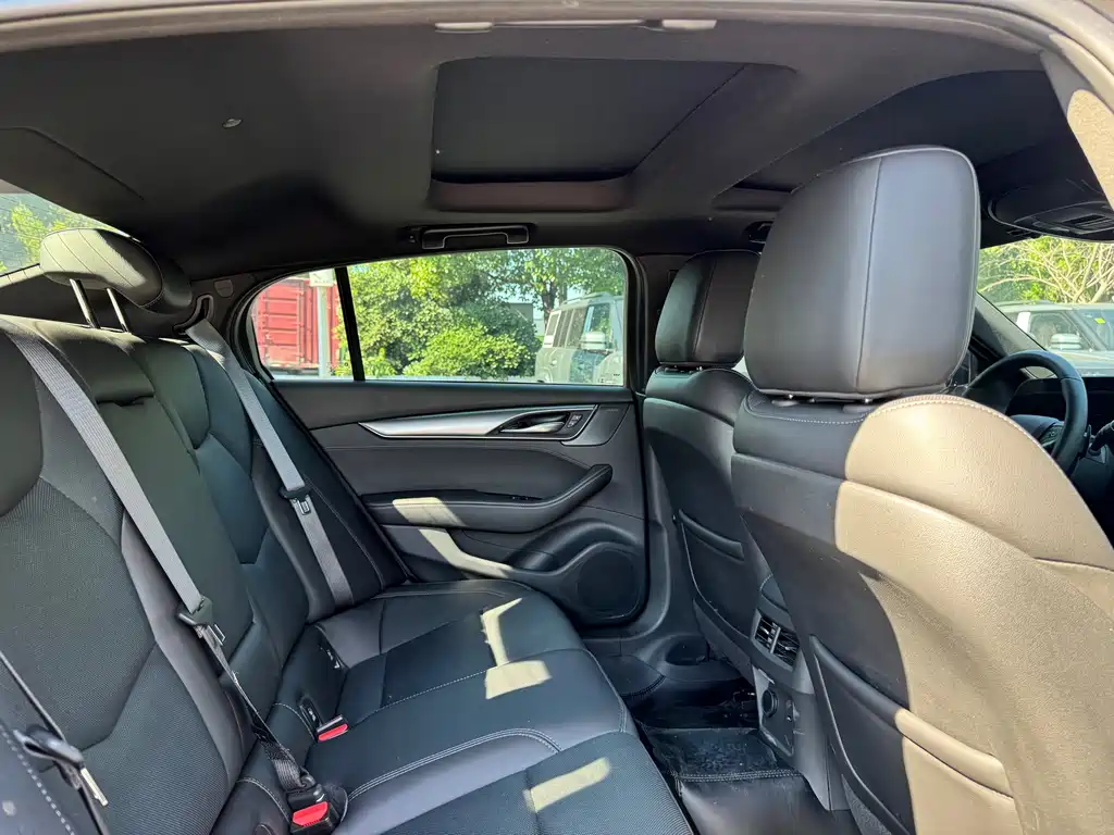 Cadillac CT5 — фото 14
