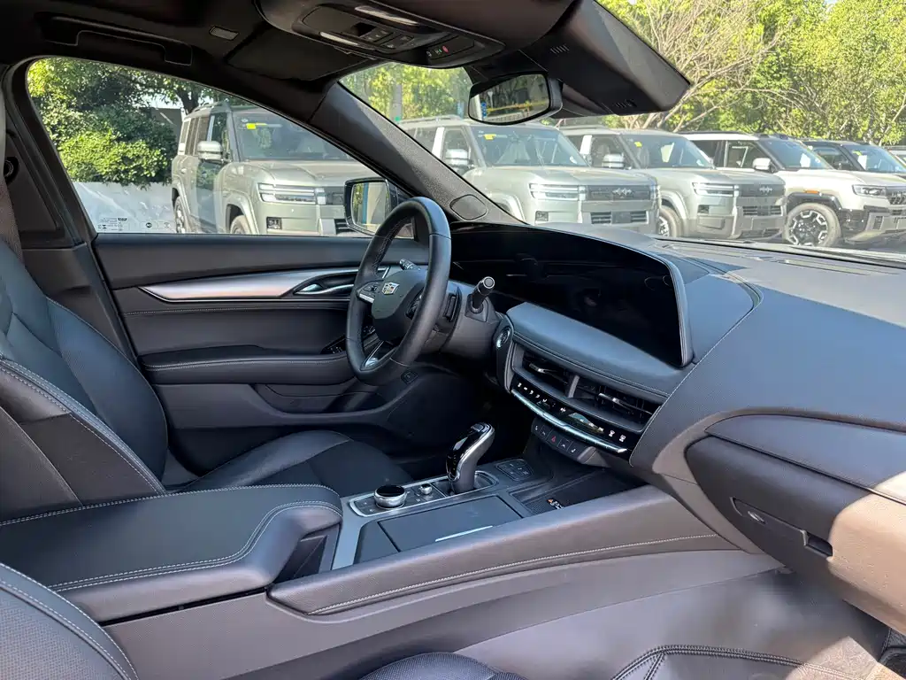 Cadillac CT5 — фото 17