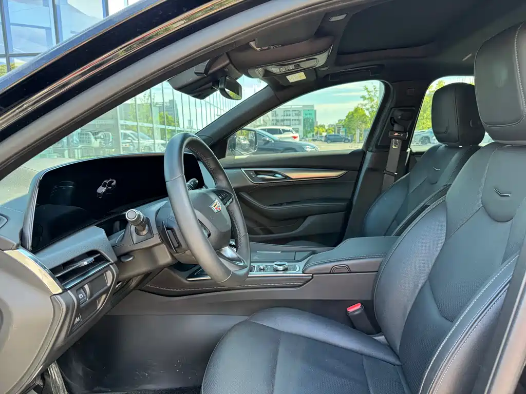 Cadillac CT5 — фото 4