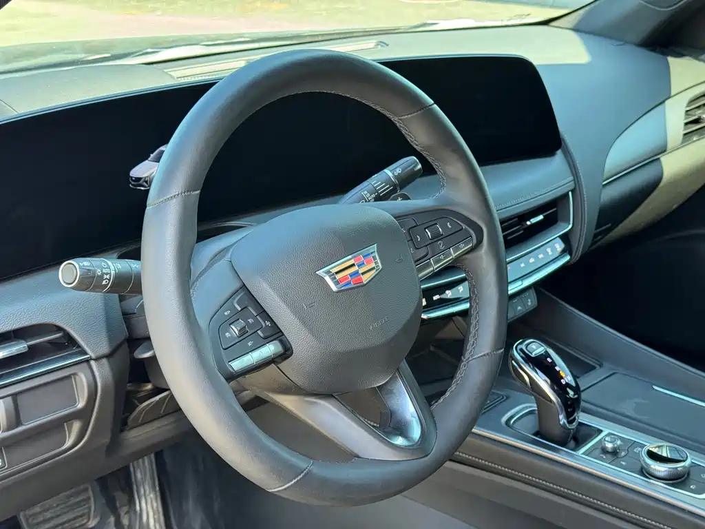 Cadillac CT5 — фото 6