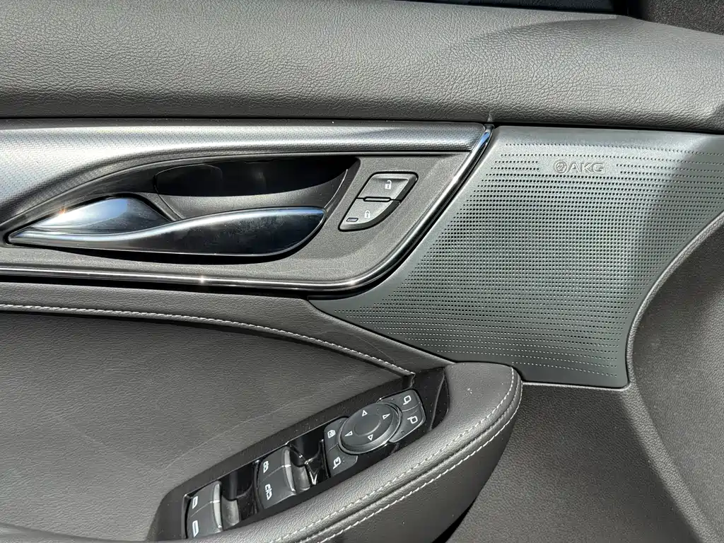 Cadillac CT5 — фото 7