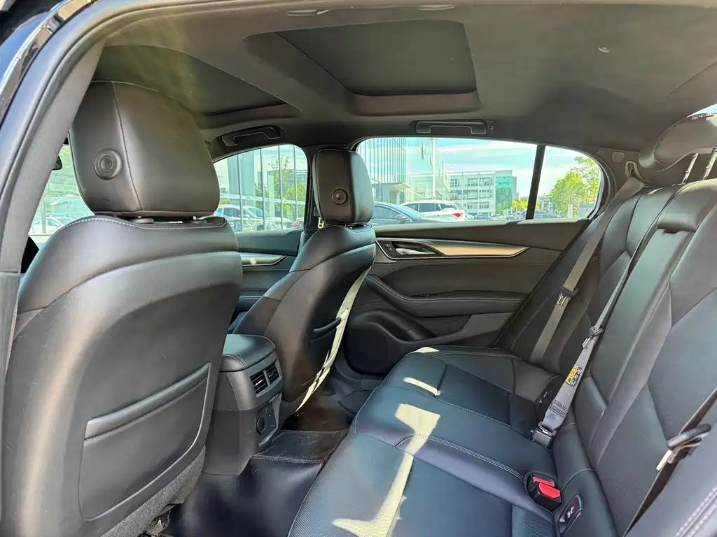 Cadillac CT5 — фото 8