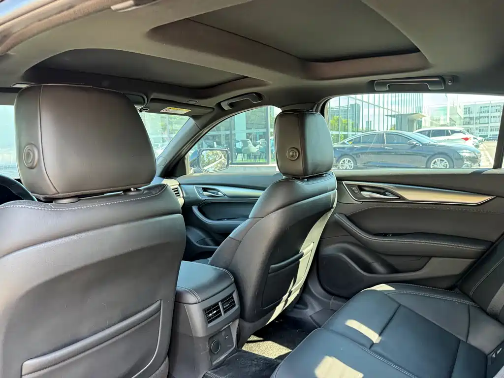 Cadillac CT5 — фото 9
