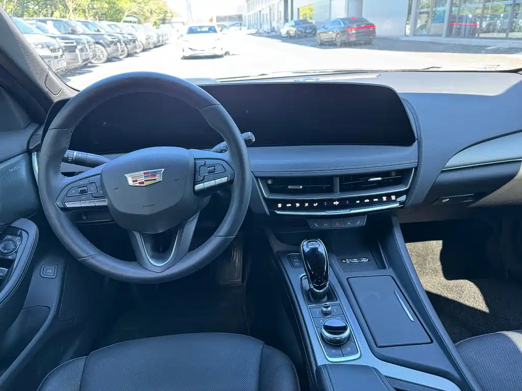 Cadillac CT5 — фото 10