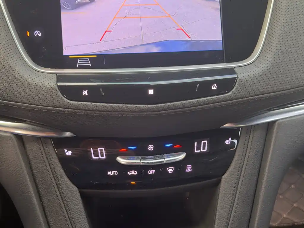 Cadillac XT5 — фото 7