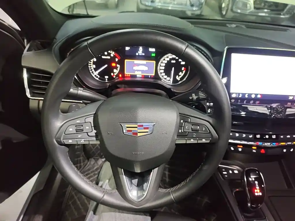 Cadillac CT5 — фото 11